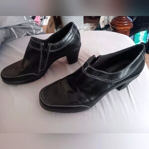 Women's size 8, Clarks black two inch heel